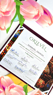 Az Üvegművészeti kiállítás I. díja Magasházi Julianna részére