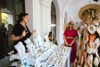 MJ glass design üvegékszerei a La Dolce Vita pop-up store-ban